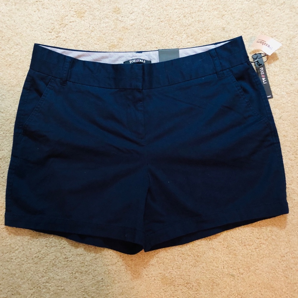 Navy Dressbarn Shorts Size 14 NWT